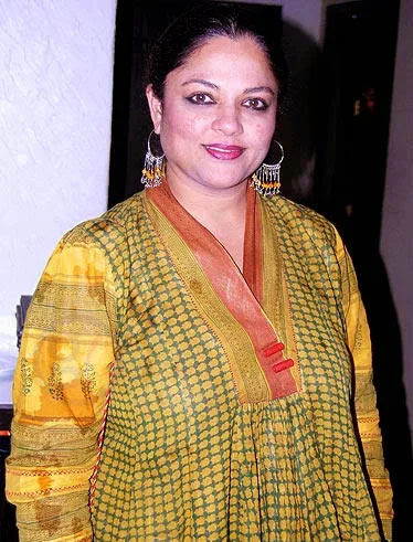 Tanvi Azmi Hot Sexy Bikini Pics