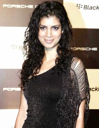 Tena Desae Hot Naval Images