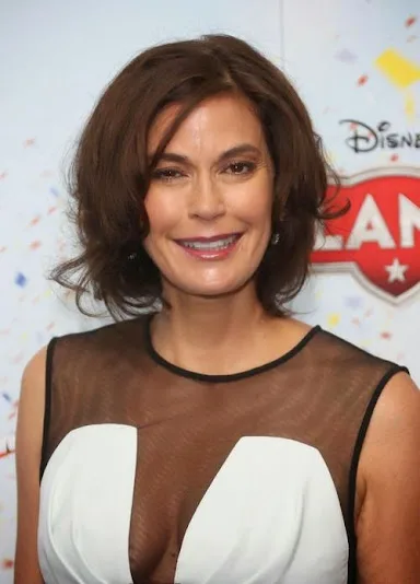 Teri Hatcher Hot Sexy Bikini Images, Gallery, Photos, Stills, Pics