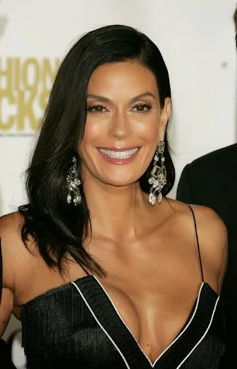 Teri Hatcher Hot Sexy Bikini Pic