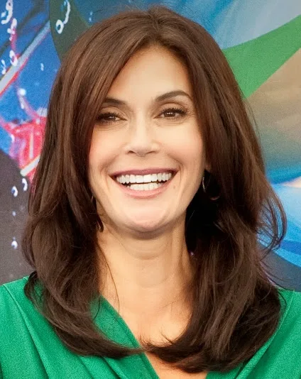 Teri Hatcher Hot Sexy Bikini Wallpapers