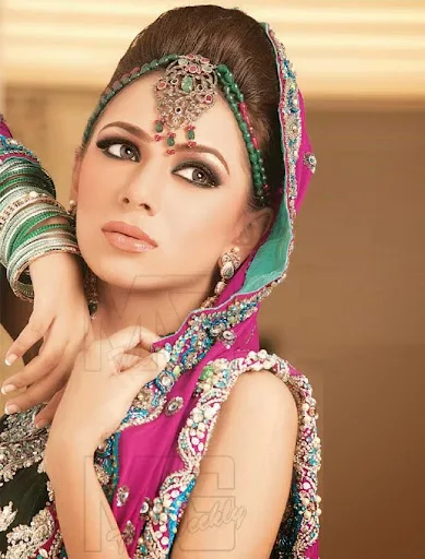 Tooba Siddiqui Hot Sexy Bikini Image Gallery