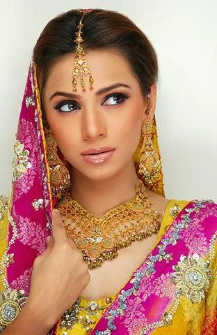 Tooba Siddiqui Hot Sexy Bikini Images