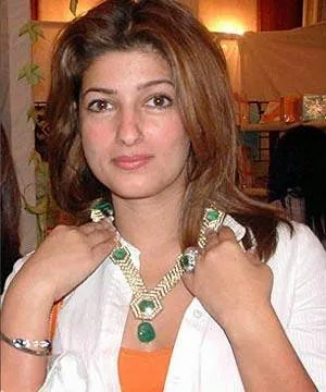 Twinkle Khanna Hot Sexy Bikini Pictures