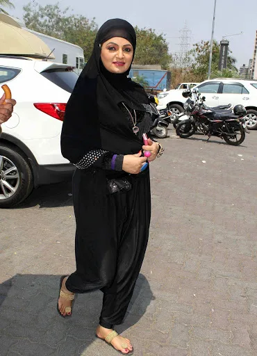 Upasana-Singh-Hot-Bikini-Stills