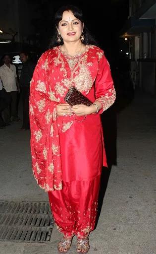 Upasana-Singh-Hot-Bikini-Pictures
