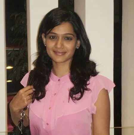 Urmila-Kanitkar-hot-naval-Images