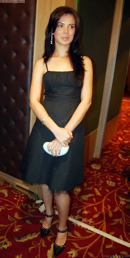 Urvasi-Sharma-Hot-Photos