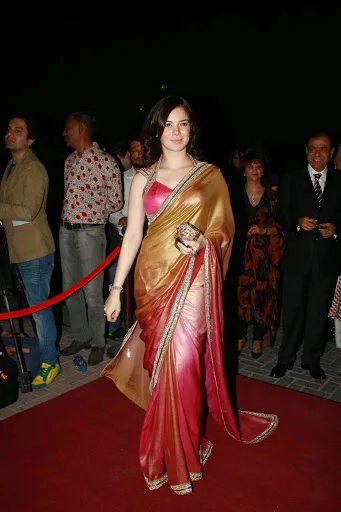 Urvasi-Sharma-Hot-Pics