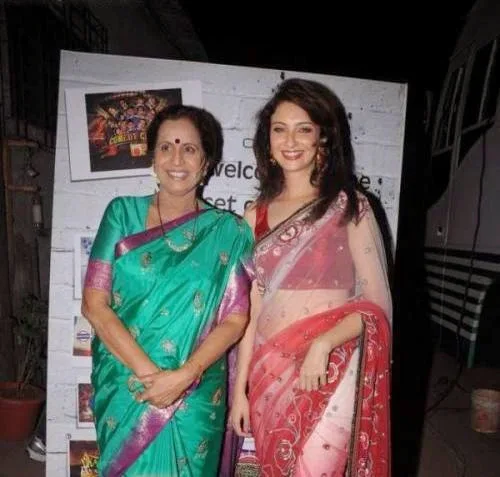 Usha Nadkarni Hot Bikini Wallpaper