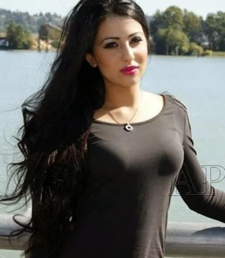 Ushna Shah Hot Sexy Bikini Wallpapers