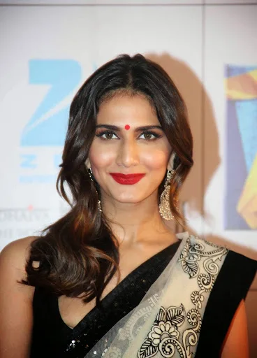 Vaani-Kapoor-Hot-Bikini-Stills