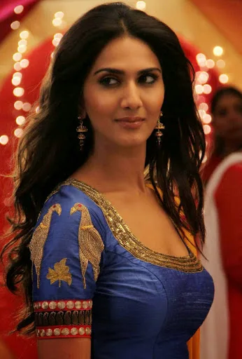 Vaani-Kapoor-Hot-Bikini-Wallpapers