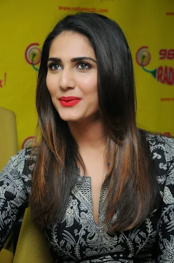 Vaani-Kapoor-Hot-Images