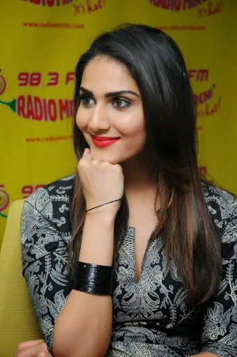 Vaani-Kapoor-Hot-Bikini-Image-Gallery