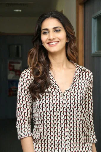 Vaani-Kapoor-Hot-Bikini-Photo
