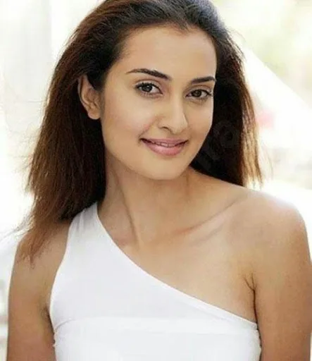 Vaishali-Desai-Hot-Bra-Image