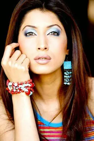 Vaneeza Ahmad Hot Sexy Bikini Image Gallery