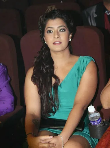 Varalaxmi-Sarathkumar-Hot-Bikini-Wallpapers