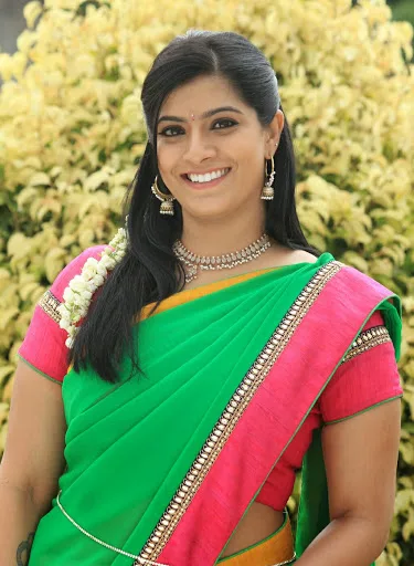 Varalaxmi-Sarathkumar-Hot-Bikini-Photos