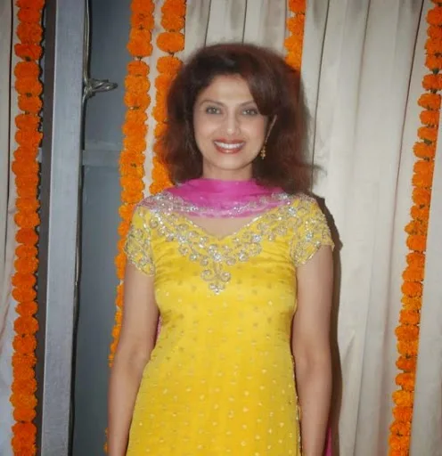 Varsha-Usgaonkar-Hot-Bikini-Wallpaper