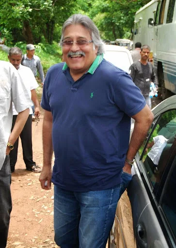 Vinod Khanna Hot Stills