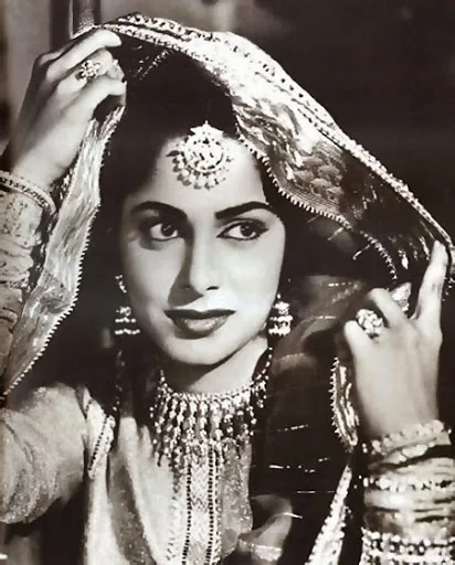 Waheeda-Rehman-Hot-Bikini-Photo