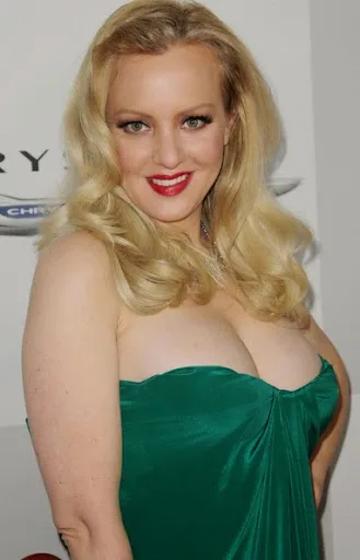 Wendi McLendon Covey Hot Sexy Bikini Photo