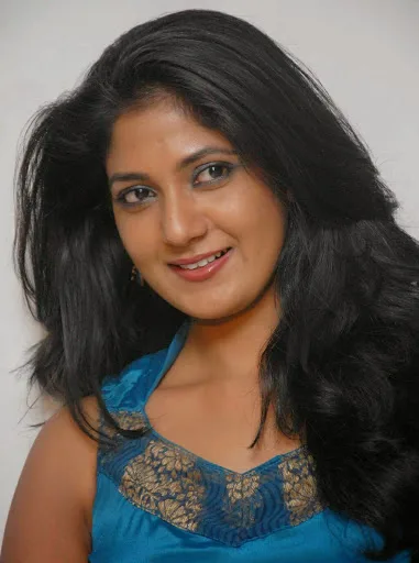Yagna-Shetty-Hot-Bra-Images