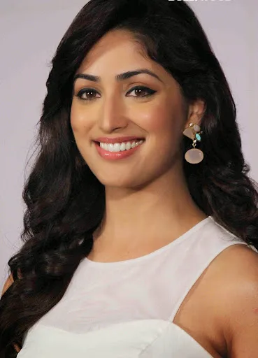 Yami Gautam Hot Sexy Bikini Bra Image Gallery