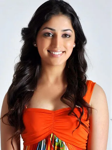 Yami Gautam Hot Sexy Bikini Bra Wallpapers