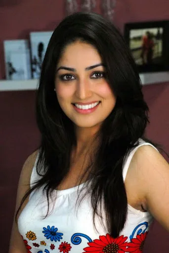 Yami Gautam Hot Sexy Bikini Bra Stills
