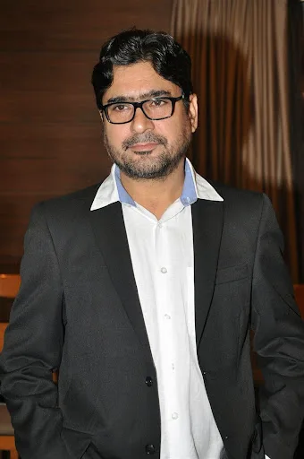 Yashpal Sharma Hot Scene Shirtless Body Image Gallery, Images, Photos, Stills