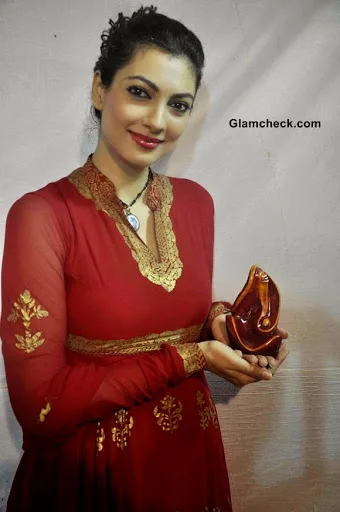 Yukta-Mookhey-Hot-Bikini-Wallpapers