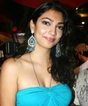 Yukta-Mookhey-Hot-Bikini-Photos