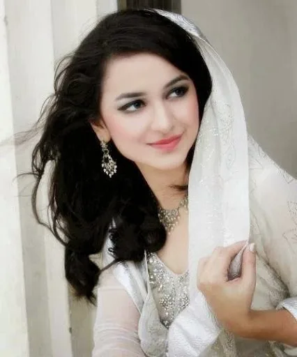 Yumna Zaidi Hot Sexy Bikini Photo
