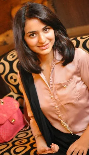 Yumna Zaidi Hot Sexy Bikini Wallpapers