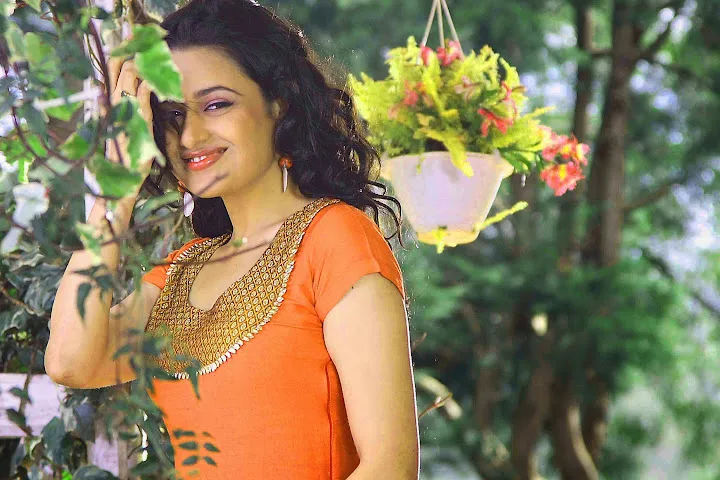 Yuvika-Chaudhary-Hot-Bikini-Wallpaper