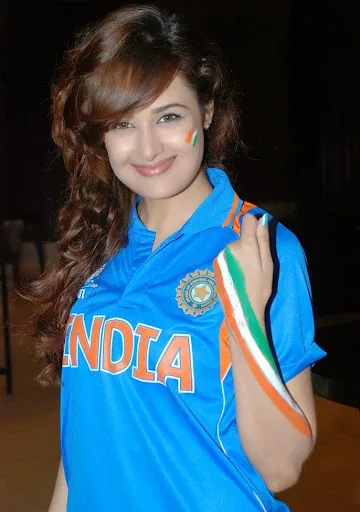 Yuvika-Chaudhary-Hot-Naval-Images
