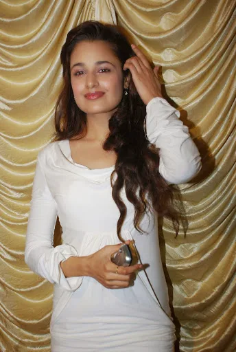 Yuvika-Chaudhary-Hot-Bikini-Pics