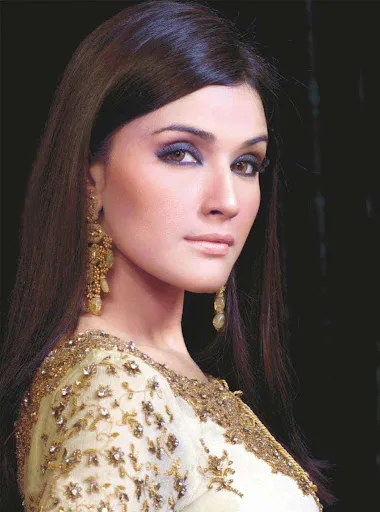 Zara Sheikh Hot Gallery, Bikini Images, Photos, Pics