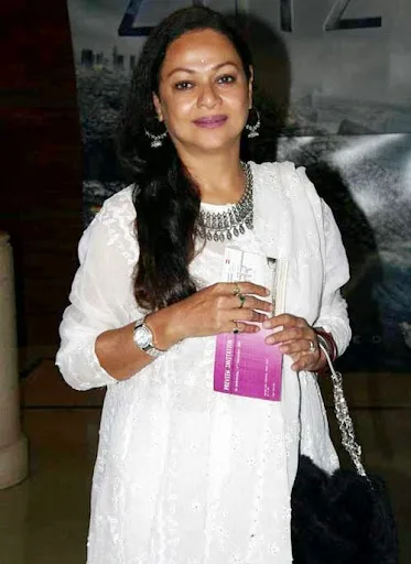 Zarina Wahab Hot Sexy Bikini Image Gallery