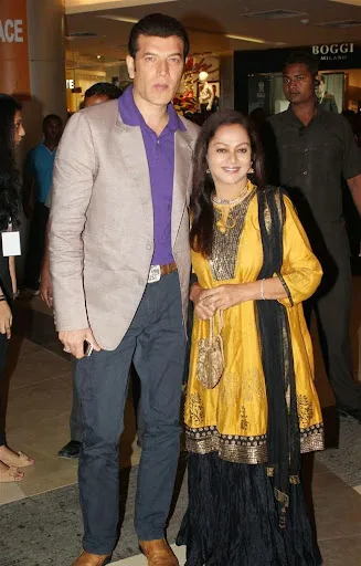 Zarina Wahab Hot Sexy Bikini Pictures