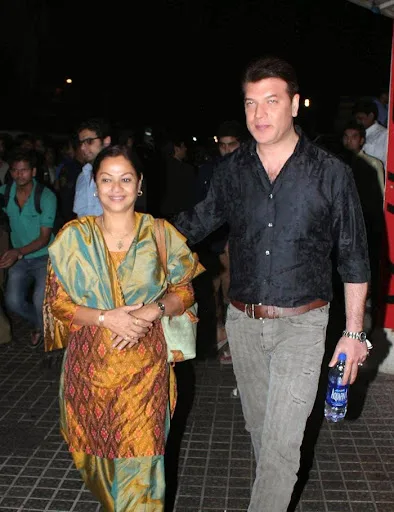 Zarina Wahab Hot Sexy Bikini Wallpapers