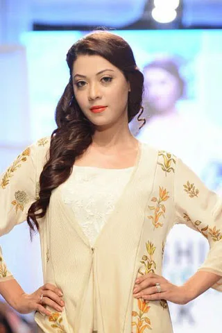 Zeba Ali Hot Sexy Bikini Pictures