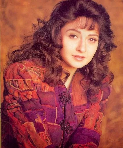 Zeba Bakhtiar Hot Sexy Bikini Wallpaper