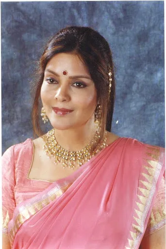 Zeenat-Aman-Hot-Bikini-Wallpaper