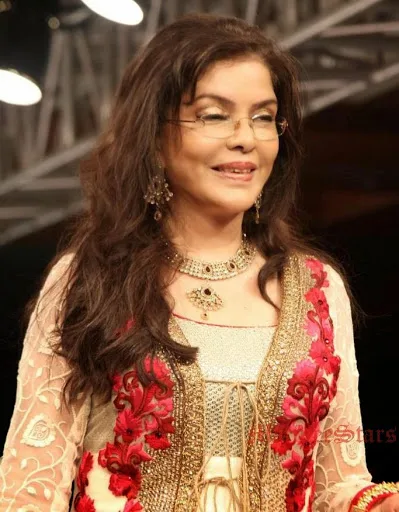 Zeenat-Aman-Hot-Bikini-Image-Gallery