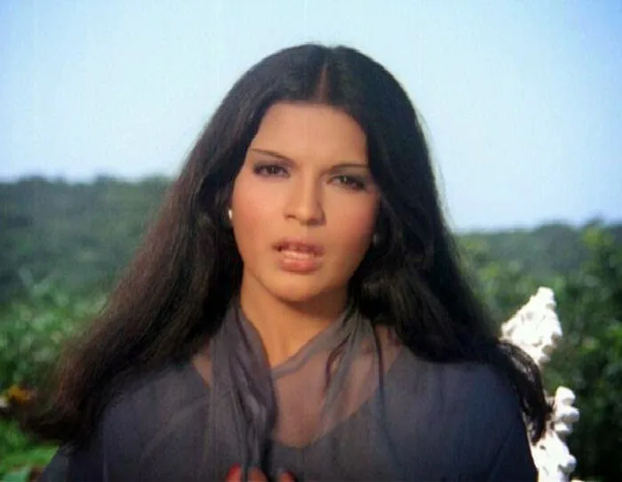 Zeenat-Aman-Hot-Bikini-Pictures